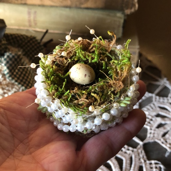Handmade birds nest made of pearls, moss, silver wire and bits of sedum accents - Picture 9 of 11